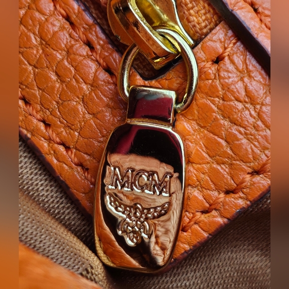 Auth. MCM‎ bright orange leather vintage gold chain crossbody convertible strap - Picture 7 of 17
